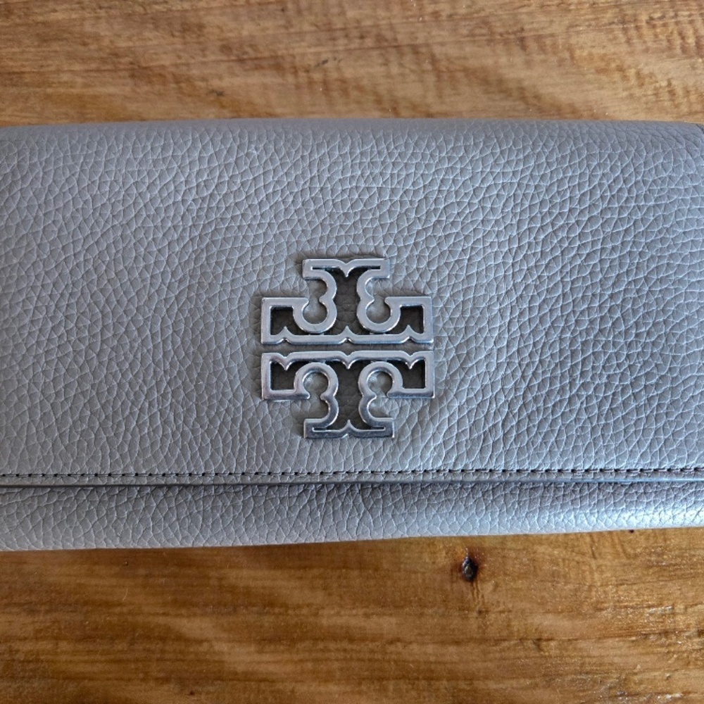 Loved Tory Burch Wallet/Silver Trim